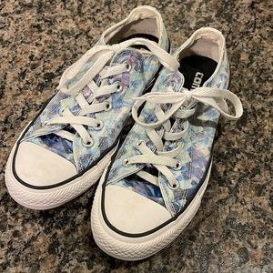 Super Cute watercolor Converse Womens size 6 will also fit 4Y